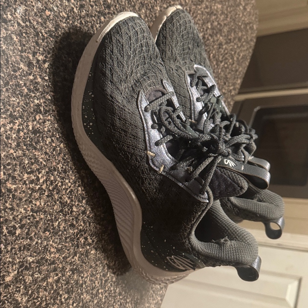 Grey & white Currys